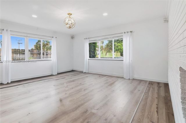 1040 Crystal Lake Dr 3, Deerfield Beach, FL 33064