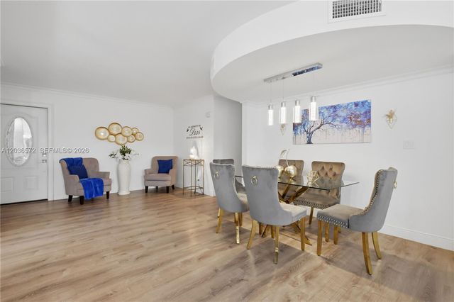 1040 Crystal Lake Dr 3, Deerfield Beach, FL 33064