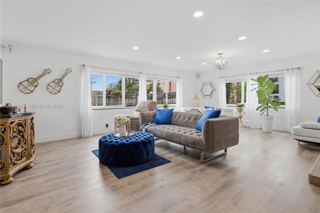 1040 Crystal Lake Dr 3, Deerfield Beach, FL 33064