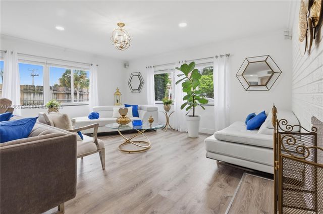 1040 Crystal Lake Dr 3, Deerfield Beach, FL 33064