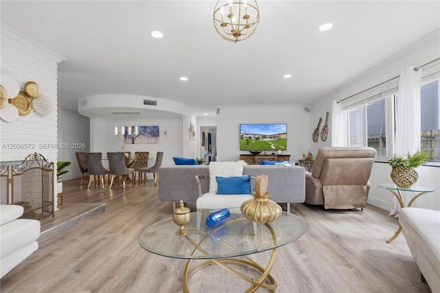 1040 Crystal Lake Dr 3, Deerfield Beach, FL 33064