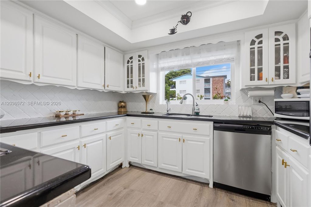1040 Crystal Lake Dr 3, Deerfield Beach, FL 33064