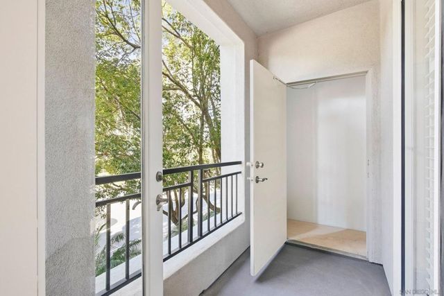 9253 Regents Rd A206, La Jolla, CA 92037