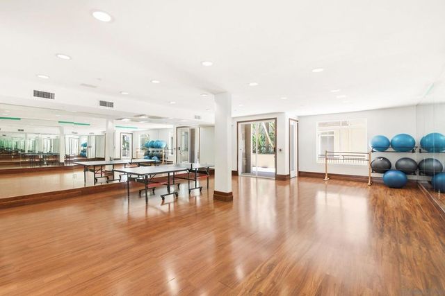 9253 Regents Rd A206, La Jolla, CA 92037