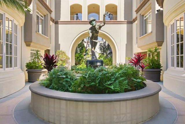 9253 Regents Rd A206, La Jolla, CA 92037