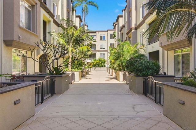 9253 Regents Rd A206, La Jolla, CA 92037