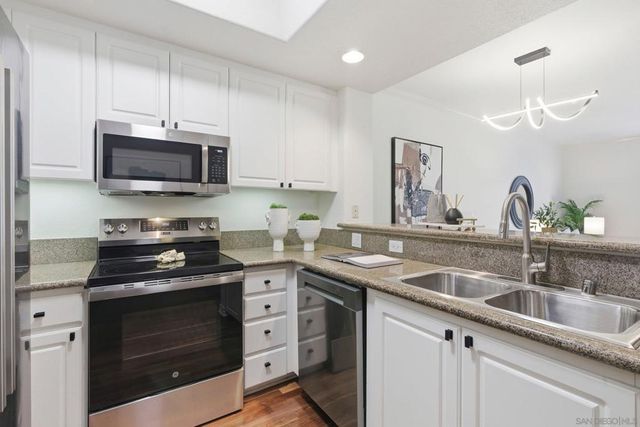 9253 Regents Rd A206, La Jolla, CA 92037