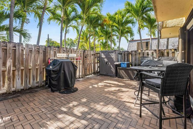 110 Lake Arbor Drive, Palm Springs, FL 33461