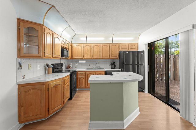 110 Lake Arbor Drive, Palm Springs, FL 33461