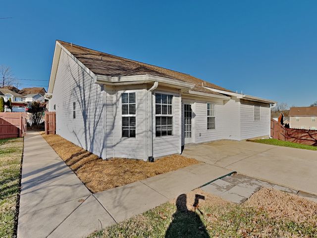 308 Canal Ct, Hermitage, TN 37076