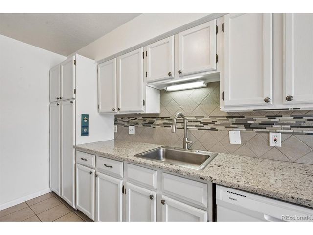 3121 S Tamarac Dr 208H, Denver, CO 80231