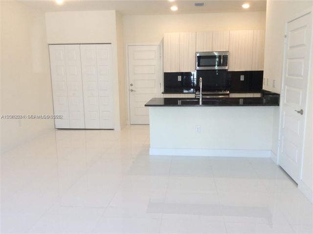4286 NW 83rd Avenue 0, Doral, FL 33166