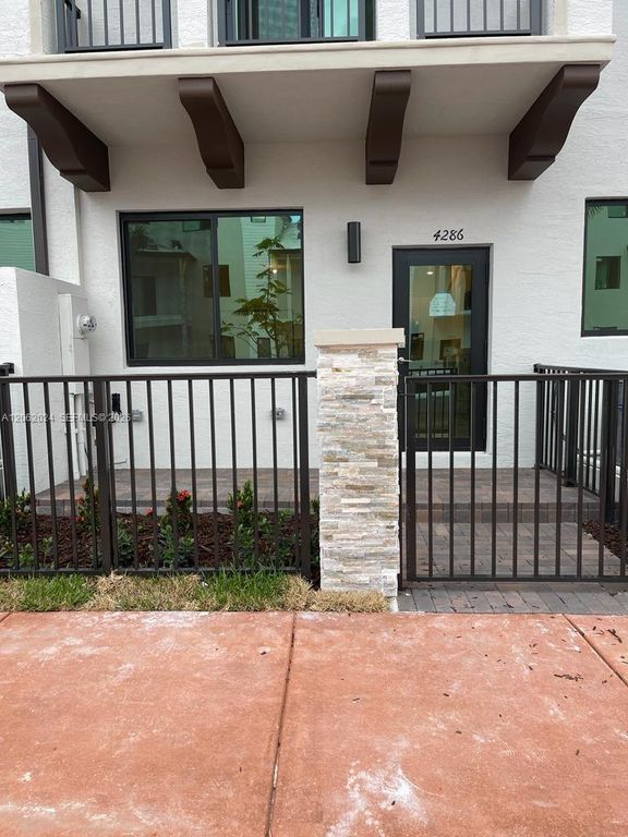 4286 NW 83rd Avenue 0, Doral, FL 33166