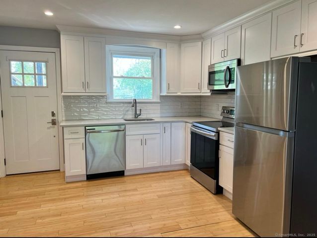 7 Dale Street 2R, Stamford, CT 06902