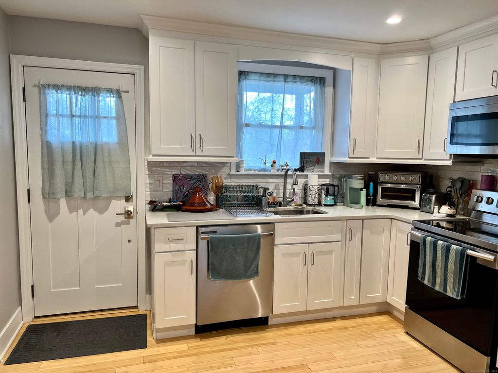 7 Dale Street 2R, Stamford, CT 06902