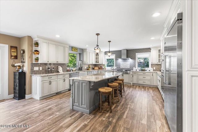 2 Richards Way, Holmdel, NJ 07733