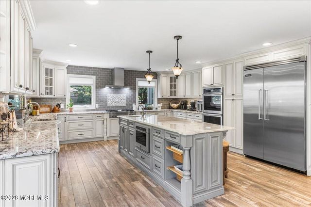 2 Richards Way, Holmdel, NJ 07733