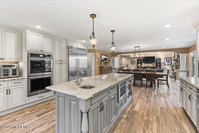 2 Richards Way, Holmdel, NJ 07733