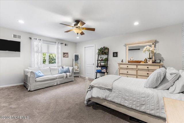 2 Richards Way, Holmdel, NJ 07733