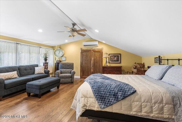 2 Richards Way, Holmdel, NJ 07733