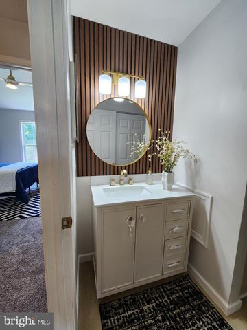 17 VERSAILLES CT, Newark, DE 19702