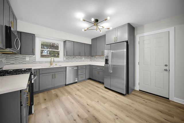 132 N Pinecrest Road, Bolingbrook, IL 60440