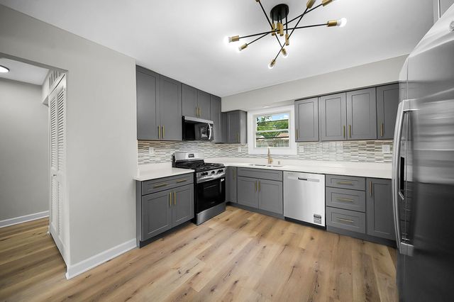 132 N Pinecrest Road, Bolingbrook, IL 60440