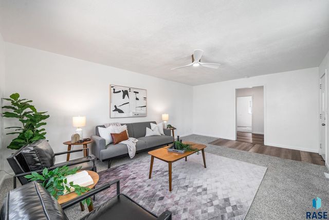 110 S West Ave Avenue, Sioux Falls, SD 57104