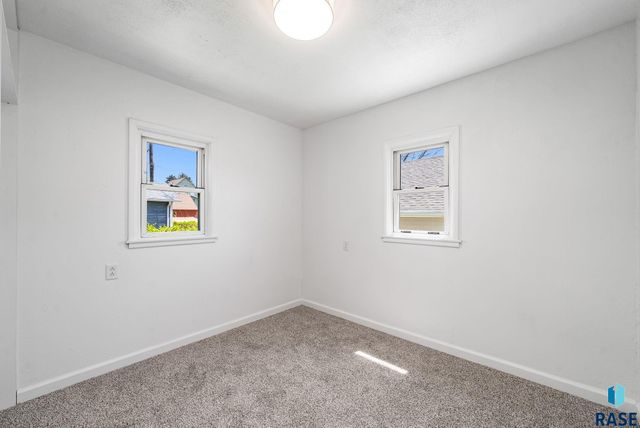 110 S West Ave Avenue, Sioux Falls, SD 57104