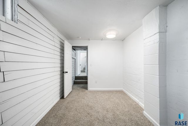 110 S West Ave Avenue, Sioux Falls, SD 57104
