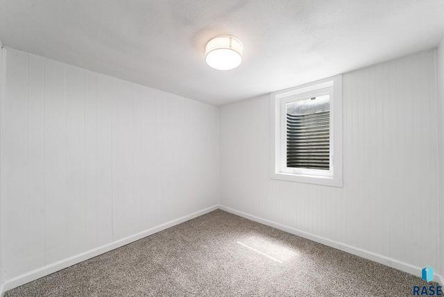 110 S West Ave Avenue, Sioux Falls, SD 57104