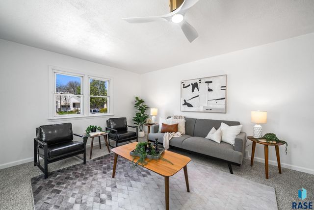 110 S West Ave Avenue, Sioux Falls, SD 57104
