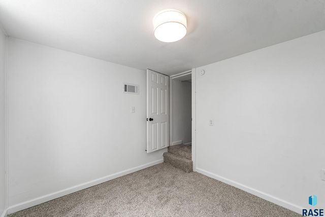 110 S West Ave Avenue, Sioux Falls, SD 57104