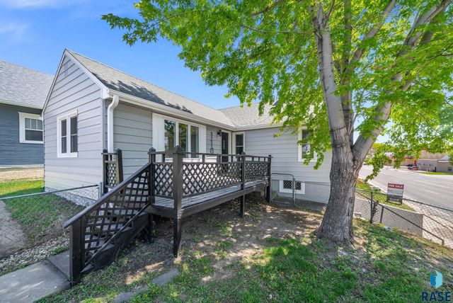 110 S West Ave Avenue, Sioux Falls, SD 57104