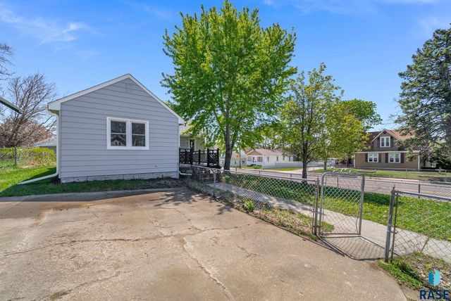 110 S West Ave Avenue, Sioux Falls, SD 57104