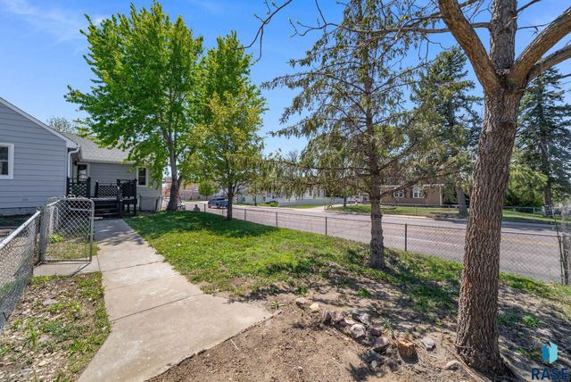 110 S West Ave Avenue, Sioux Falls, SD 57104