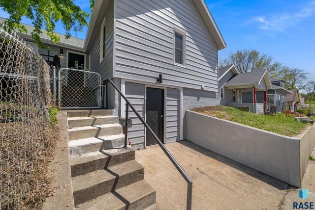 110 S West Ave Avenue, Sioux Falls, SD 57104