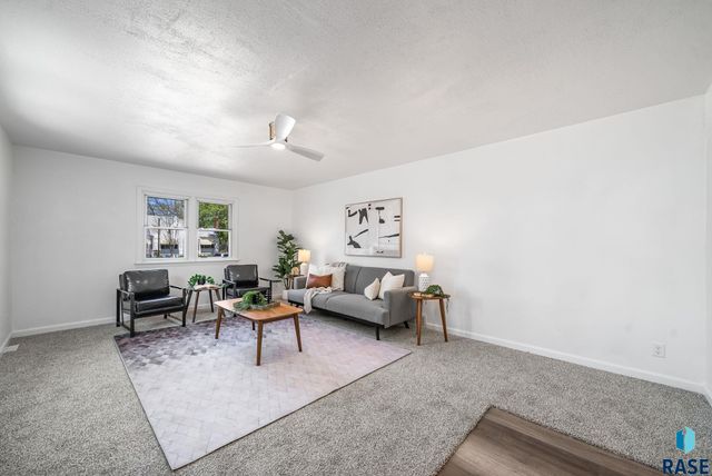 110 S West Ave Avenue, Sioux Falls, SD 57104