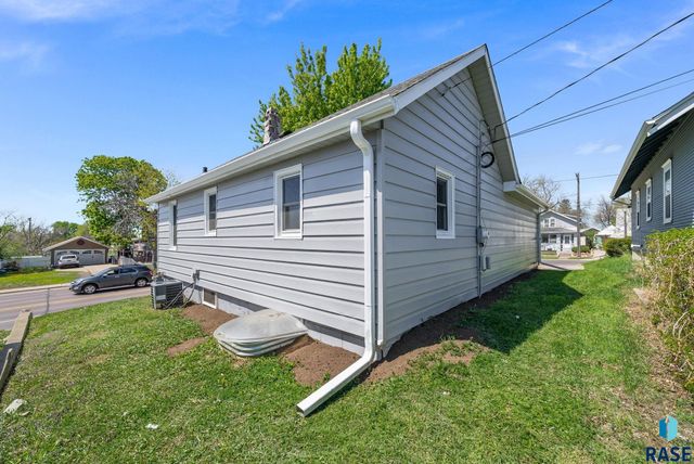 110 S West Ave Avenue, Sioux Falls, SD 57104