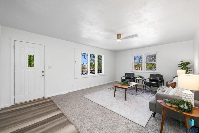 110 S West Ave Avenue, Sioux Falls, SD 57104