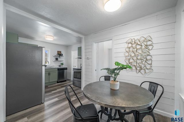110 S West Ave Avenue, Sioux Falls, SD 57104