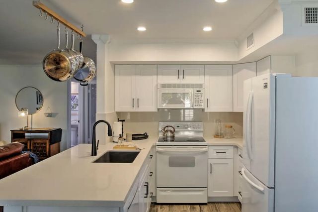 6630 N 81ST Place, Scottsdale, AZ 85250