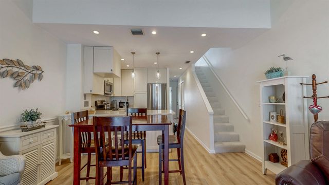 82 Village Las Palmas Cir, St Augustine, FL 32080