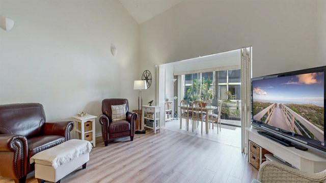 82 Village Las Palmas Cir, St Augustine, FL 32080