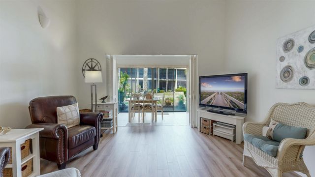 82 Village Las Palmas Cir, St Augustine, FL 32080