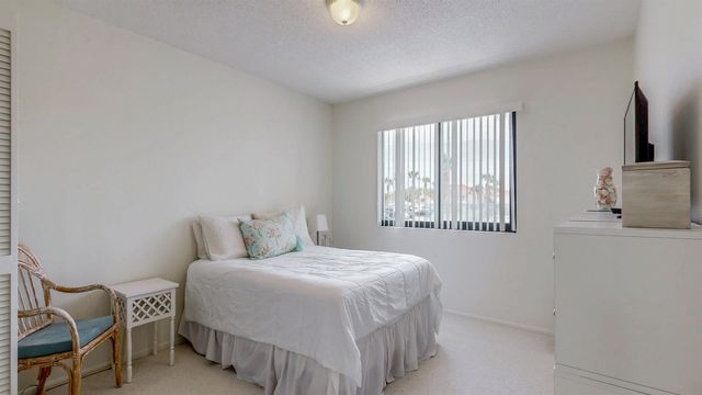 82 Village Las Palmas Cir, St Augustine, FL 32080