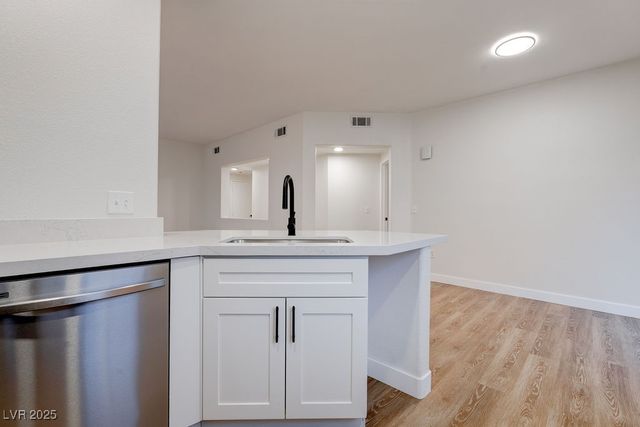 1881 West Alexander Road 1129, North Las Vegas, NV 89032