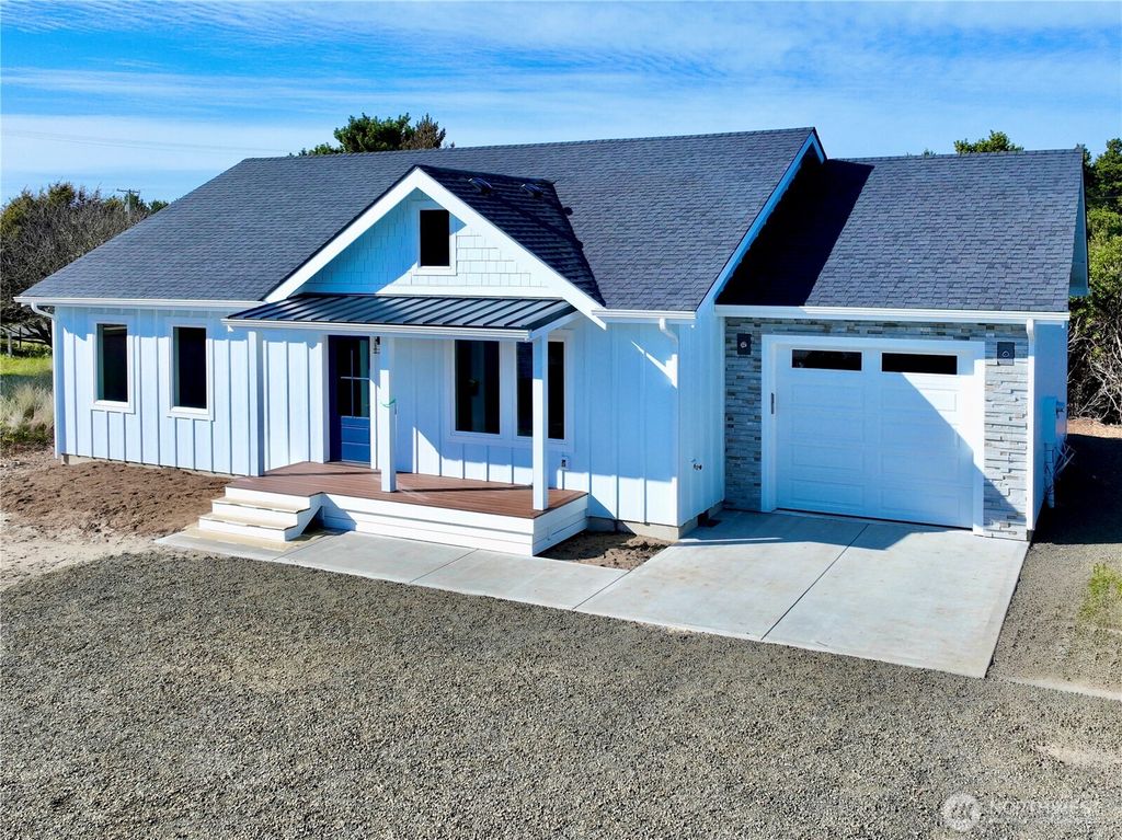 716 Reporter Court, Ocean Shores, WA 98569