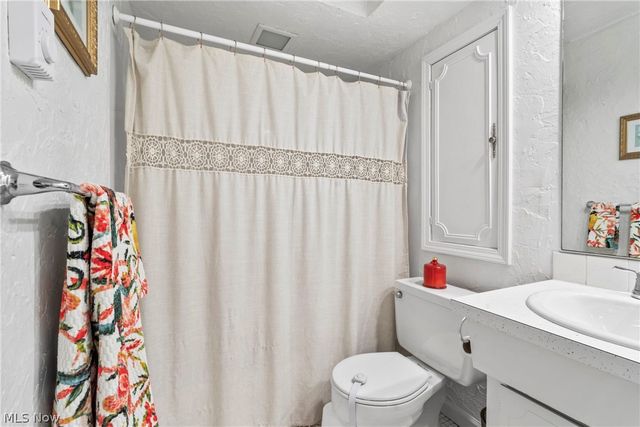 11 Meadowlawn Drive 1, Mentor, OH 44060