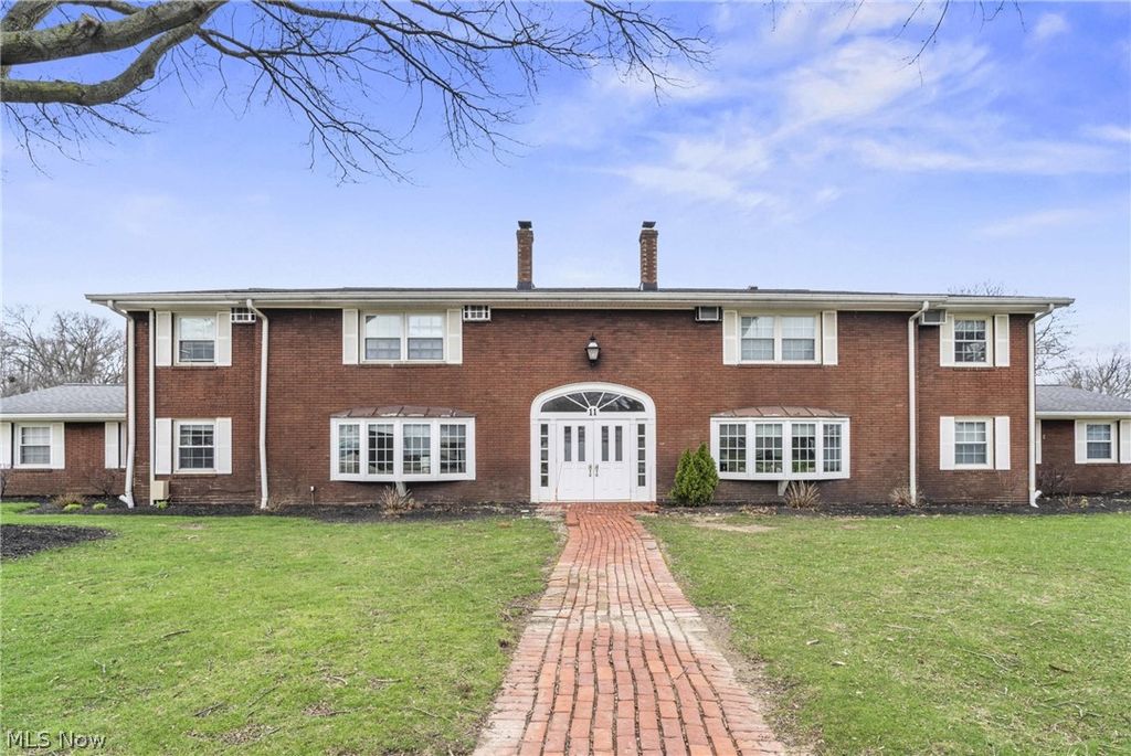 11 Meadowlawn Drive 1, Mentor, OH 44060